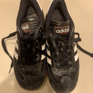 Classic Samba Soccer Shoe